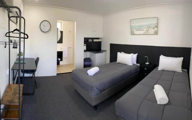 The Seaview Tavern Motel