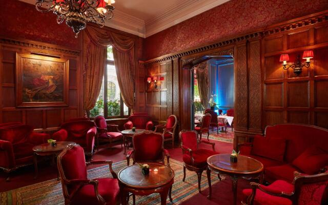 Hotel Raphael