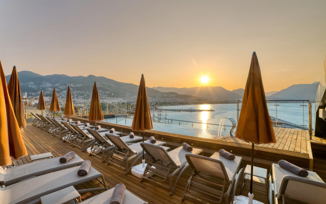 Numa Port Hotel
