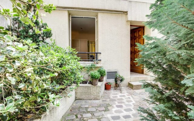 Tranquil Abode With Private Terrace In The 15Th Arrondissement