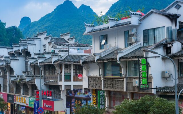 Spring Blossoms Inn Yangshuo West Street