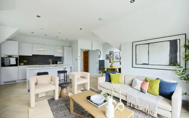 The Putney Sanctum - Beckoning 2bdr Flat With Balcony