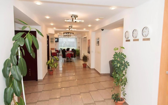 Plus Hotel