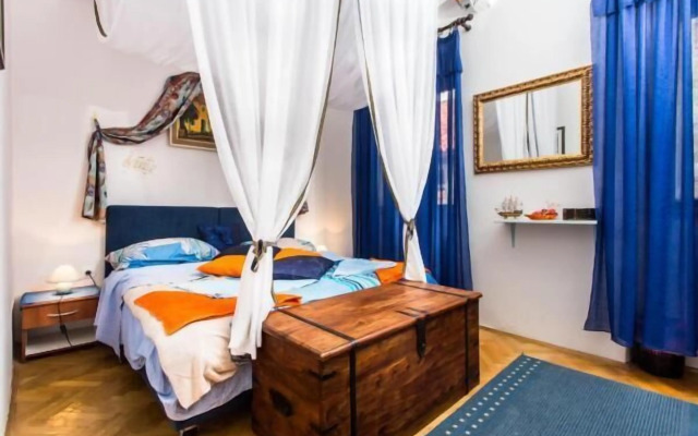 Blue Symphony Old Town