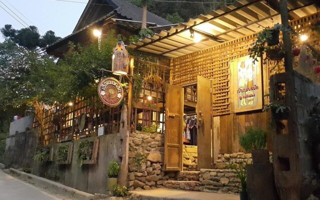 清迈湄康蓬胡安伯格哈格酒店(Maekampong Huean Bog Hug Chiangmai)
