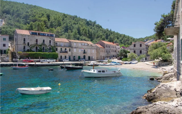 Two-Bedroom Apartment in Prigradica