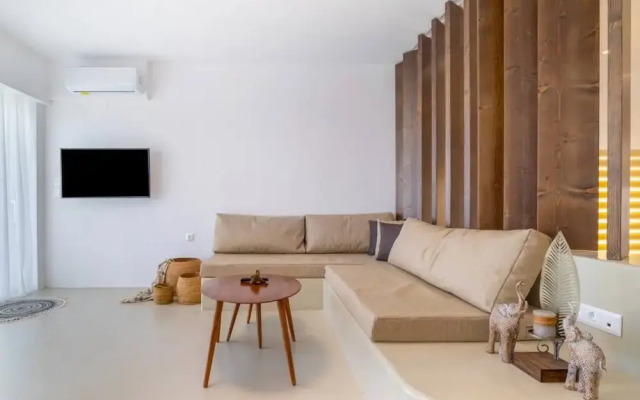 Wave an Idyllic Seafront Suite