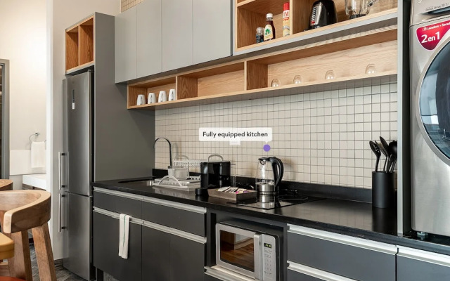 Hip, Tech Top Floor Apt, w/ Private Terrace