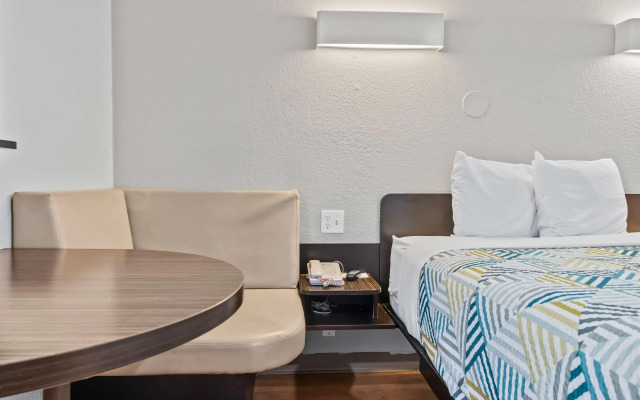 Motel 6 Ventura, CA - Beach