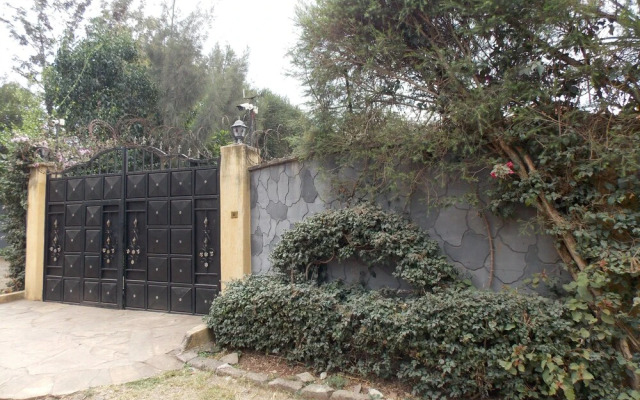 Stunning Villa in Private Compound in Nairobi, KE
