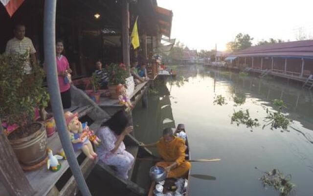 Baanklong Amphawa Homestay