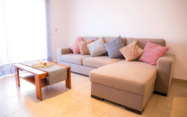 A04 - Large Modern 1 bed Apartment with pool by DreamAlgarve