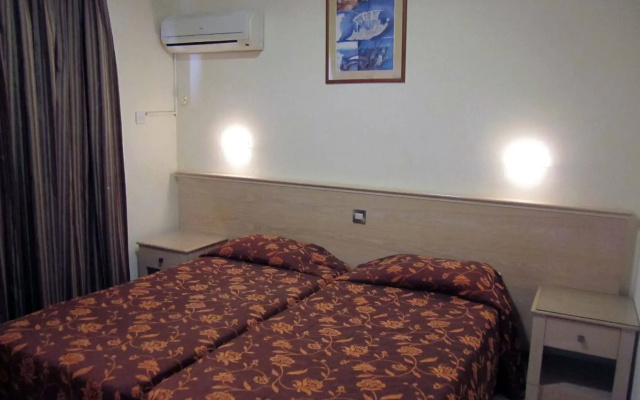Senator  Apartments - Adults Only