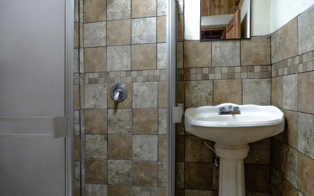 Capital O Hotel Villa Azura