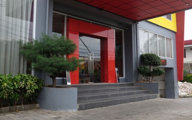 RedDoorz Plus near Senen