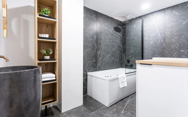 ELEVEN Apartments Real de la Carretería, by Homing U