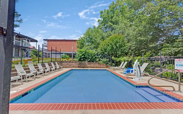 Travelodge by Wyndham Suites Virginia Beach Oceanfront