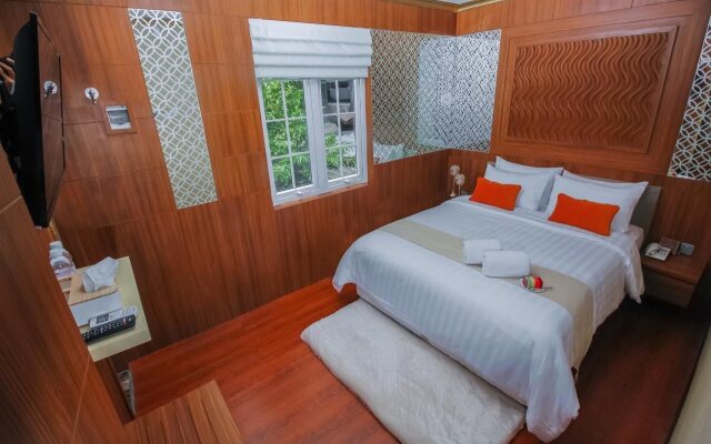 Petit Boutique Hotel