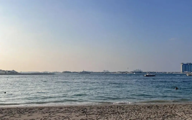 Modern 2BR w Direct Beach Access, Emaar Beachfront