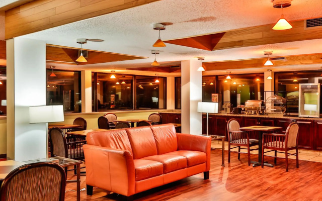 The View Inn & Suites