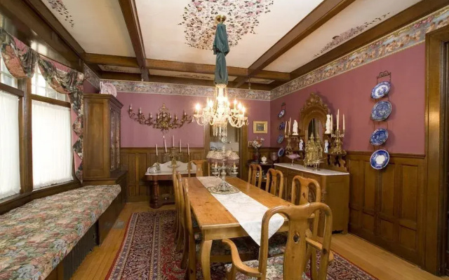 The Victorian Tudor Inn