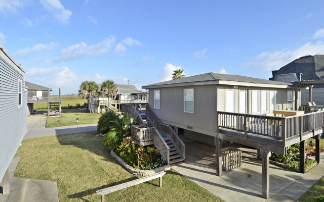 Bermuda Bungalow 2 Br home by RedAwning