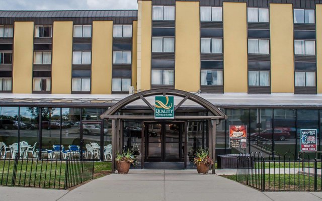 Quality Hotel & Suites At The Falls