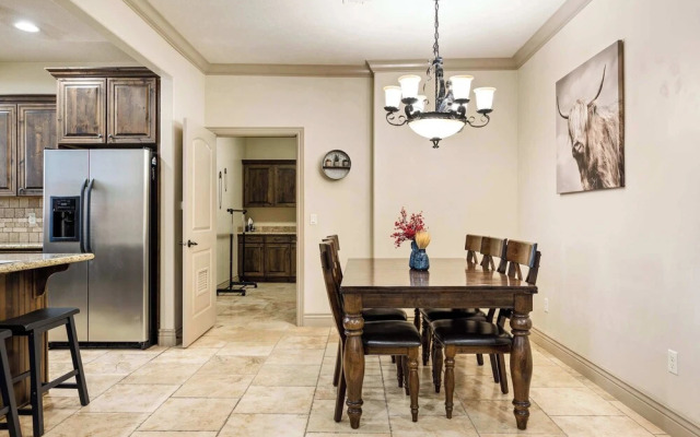 Coral Springs Getaway - Outdoor and Indoor Heated Pool - Close to Zion National Park