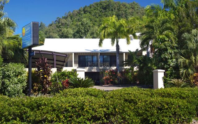 Trinity Beach Club Holiday Apartments