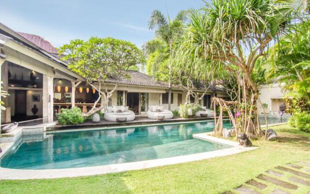 Villa Cinta Damai