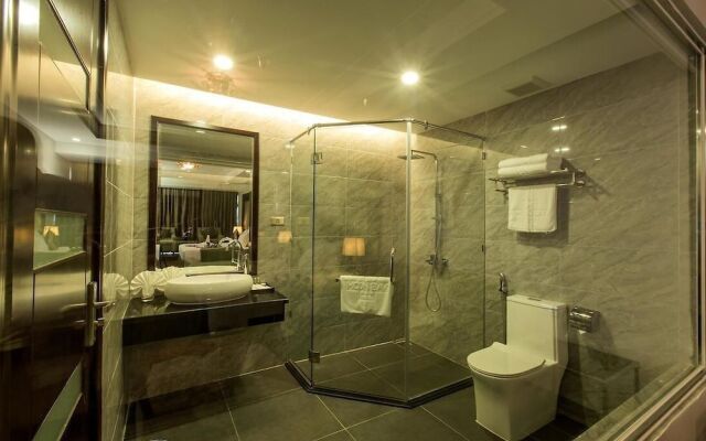 Moon Halo Hotel