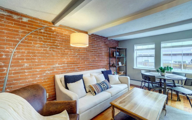 Luxe Denver Condo w/ Community Patio & Grill