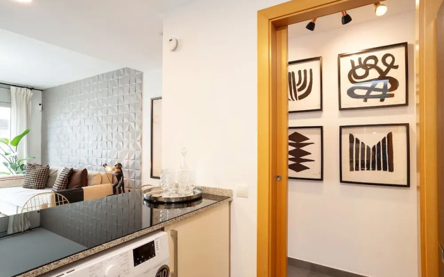 Modern Apartment Near Pl Espa a