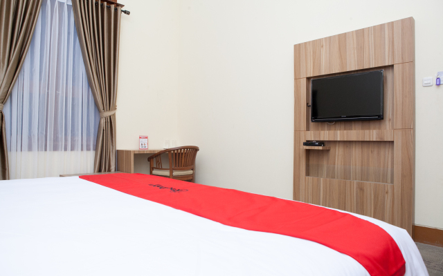 RedDoorz Plus near Pasundan University