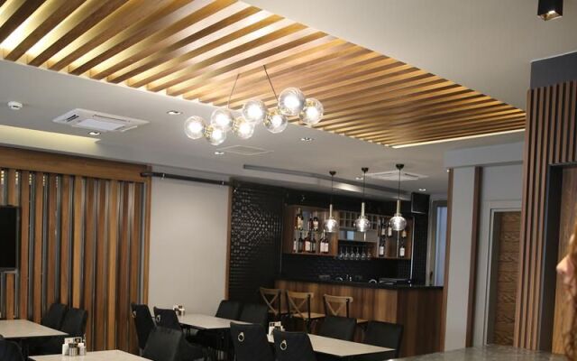 Mithras Hotel & Cafe