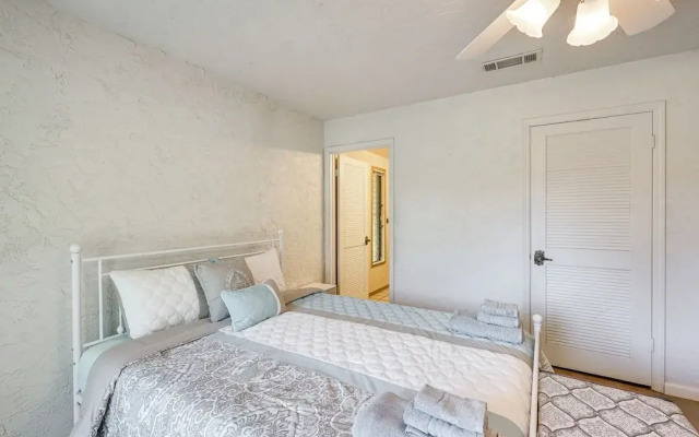 Spacious Home - 6 Mi to Downtown Fresno!