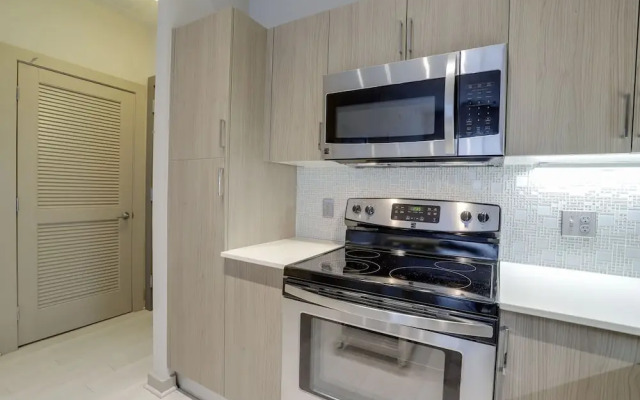 Fantastic Condo at Crystal City With Gym