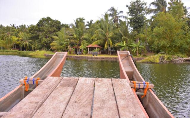 splendid lake view safari lodge