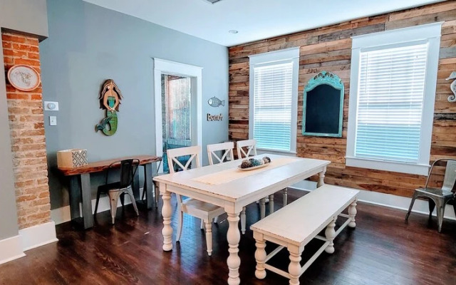 Seaglass 4 Bedroom Home by Redawning