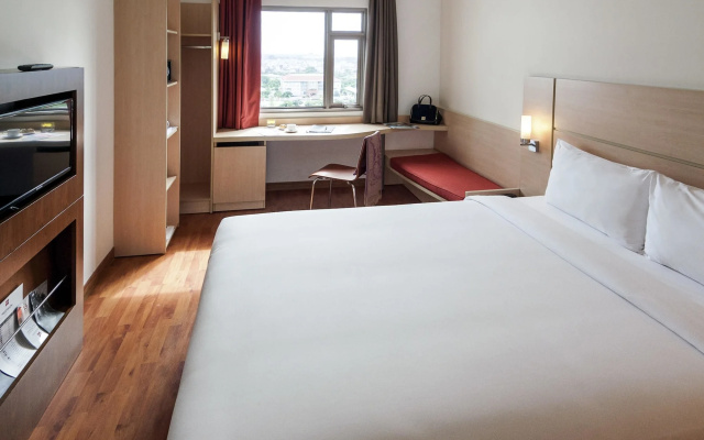 Ibis Saigon South