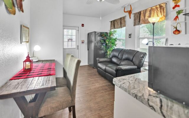 Spacious And Private Tampa Retreat 1 Bedroom Condo by Redawning