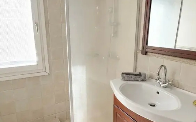 Alimos Sea View Family Apartment