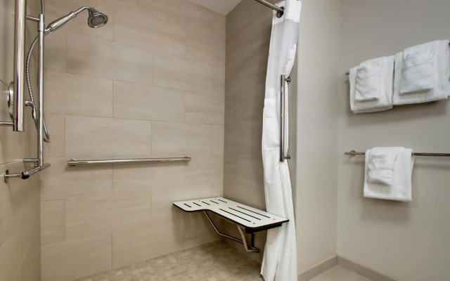 Holiday Inn Express and Suites-Elizabethtown North by IHG