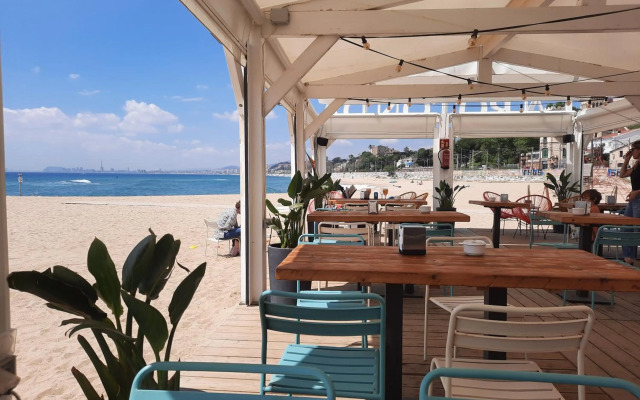 Bright near the beach & Barcelona - Apartment