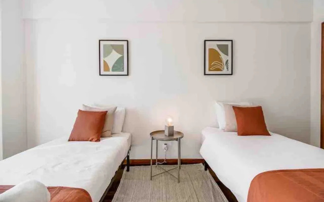 Bright Flat by Carcavelos Beach With Fast Wi-fi