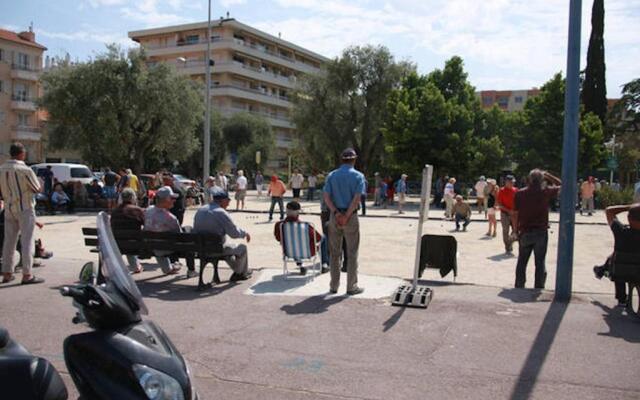 GORGEOUS APT with TERRACE, ELEVATOR, AC, FREE PARKING