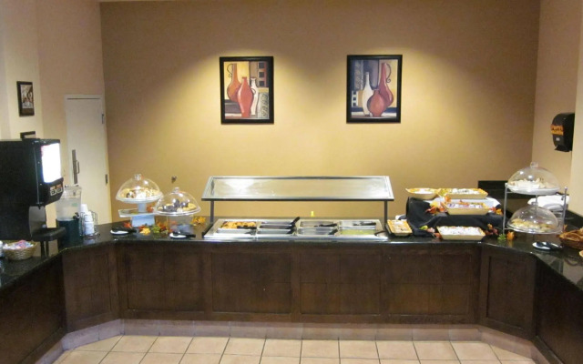 Quality Suites Lake Wright - Norfolk Airport