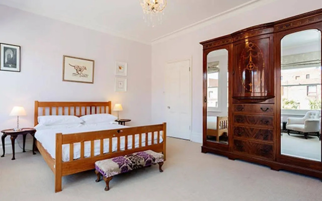 Veeve  House Colet Gardens West Kensington
