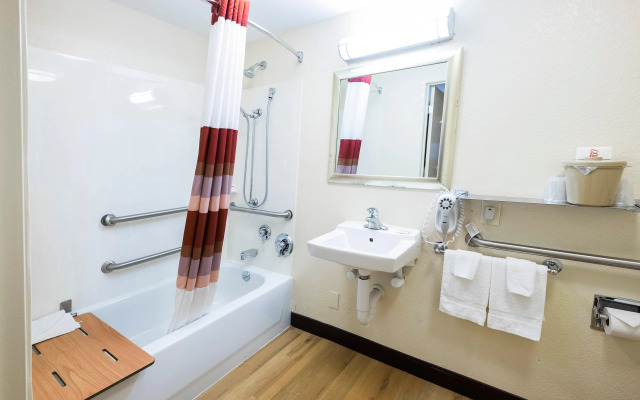 Red Roof Inn Cleveland - Westlake