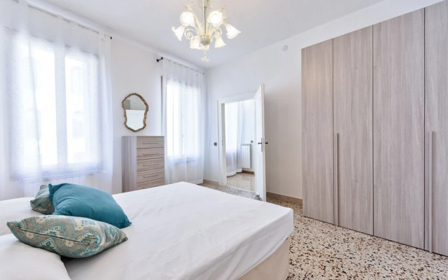 Tolentini Canal View Apartment
